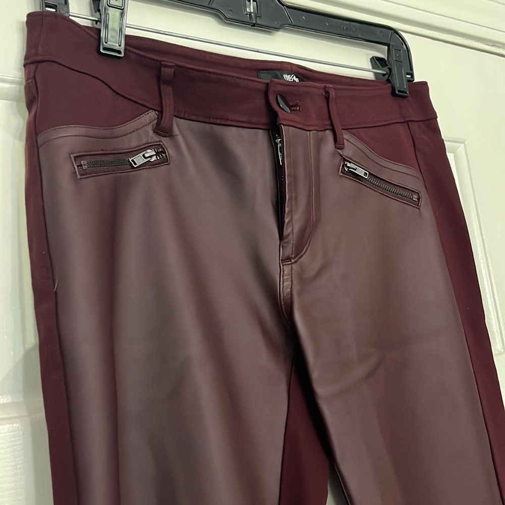 Women’s stretch faux leather pants!